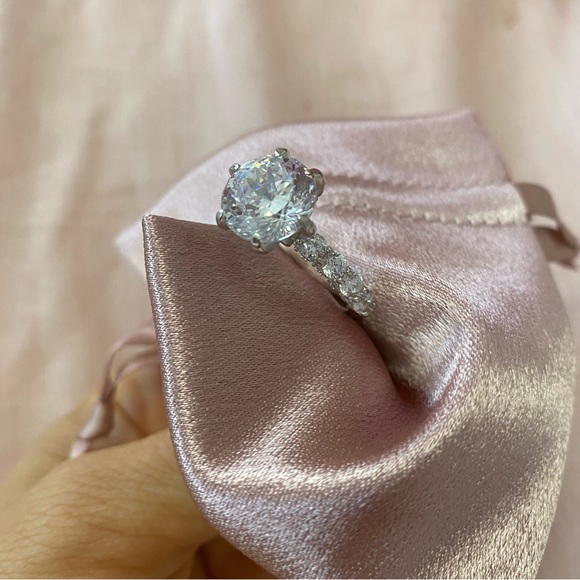 Sparkling Sterling Silver Ring - Picture 4 of 4